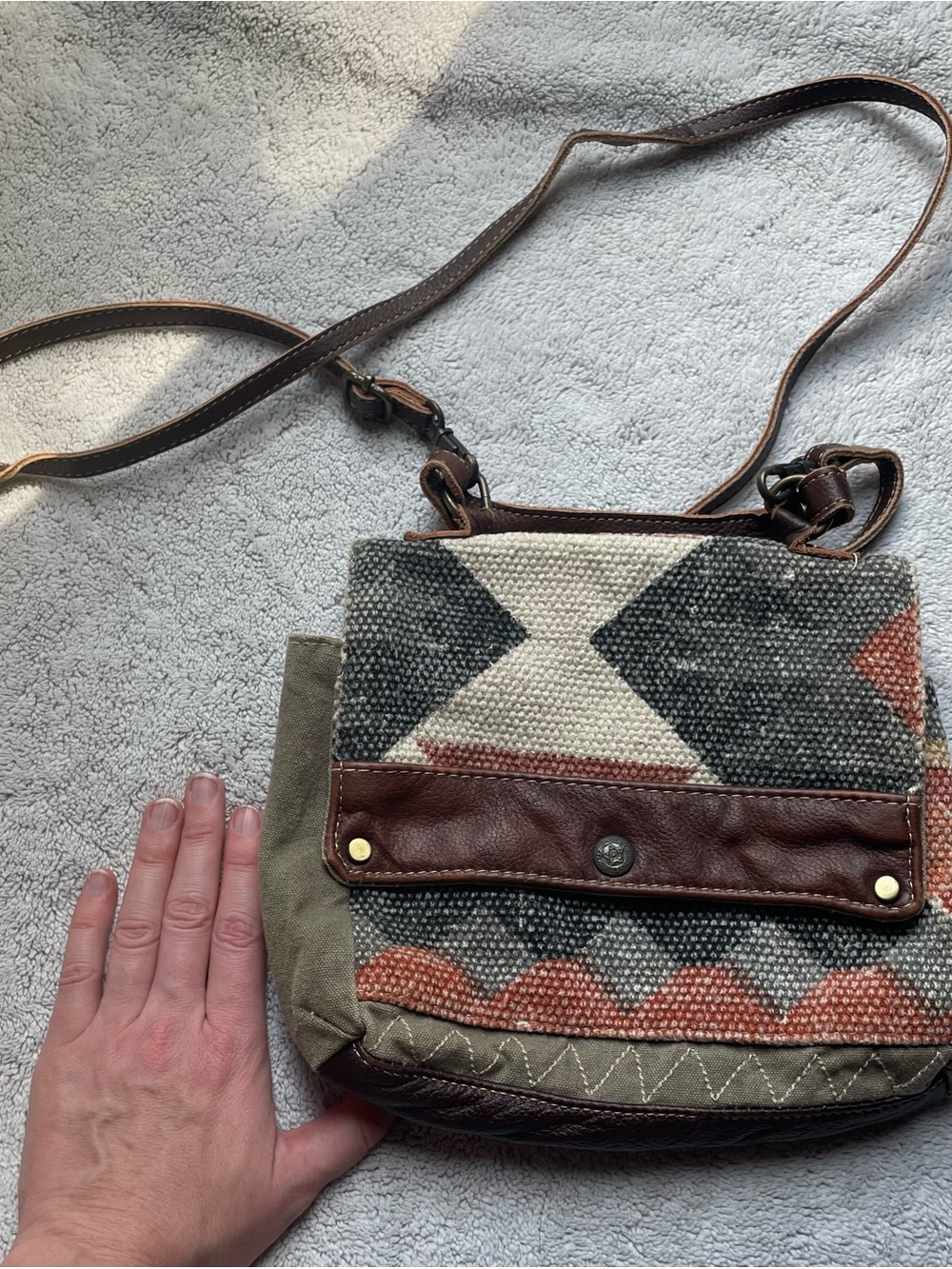 Myra Bag - Picture 1 of 2